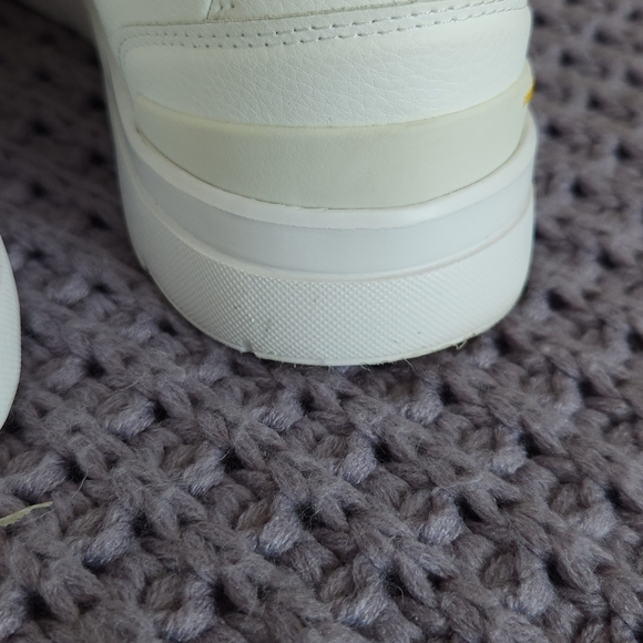 On The Roger Centre Court Womens Sneakers - Picture 3 of 7